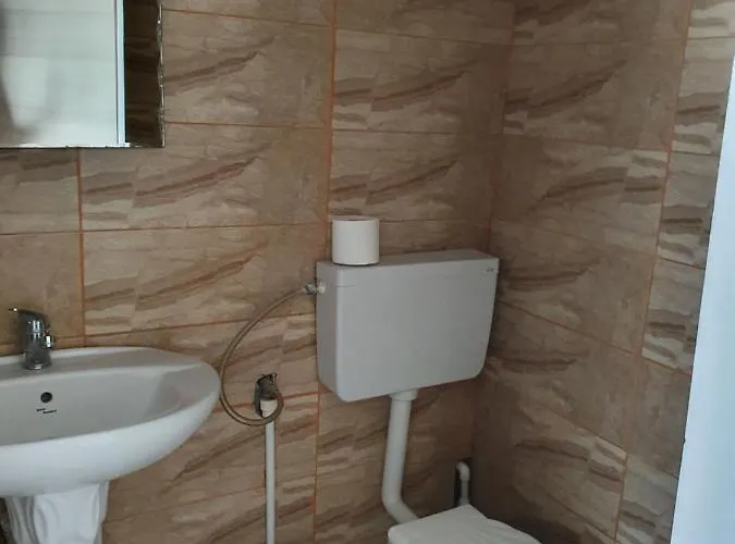 Yannis Konukevi Costinești