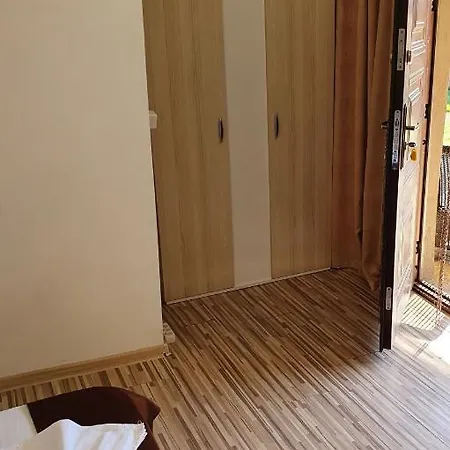 Yannis Guest house