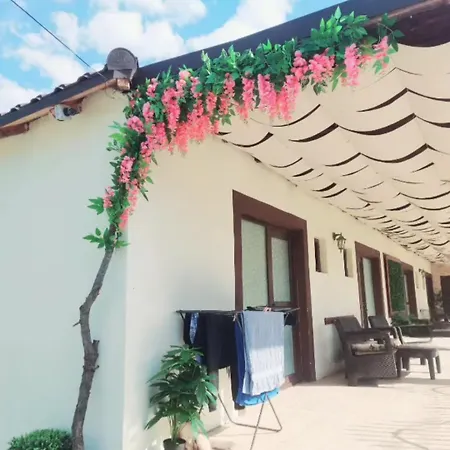 Yannis Guest house 3*