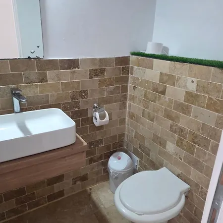 Yannis Guest house