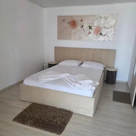 Yannis Guest house